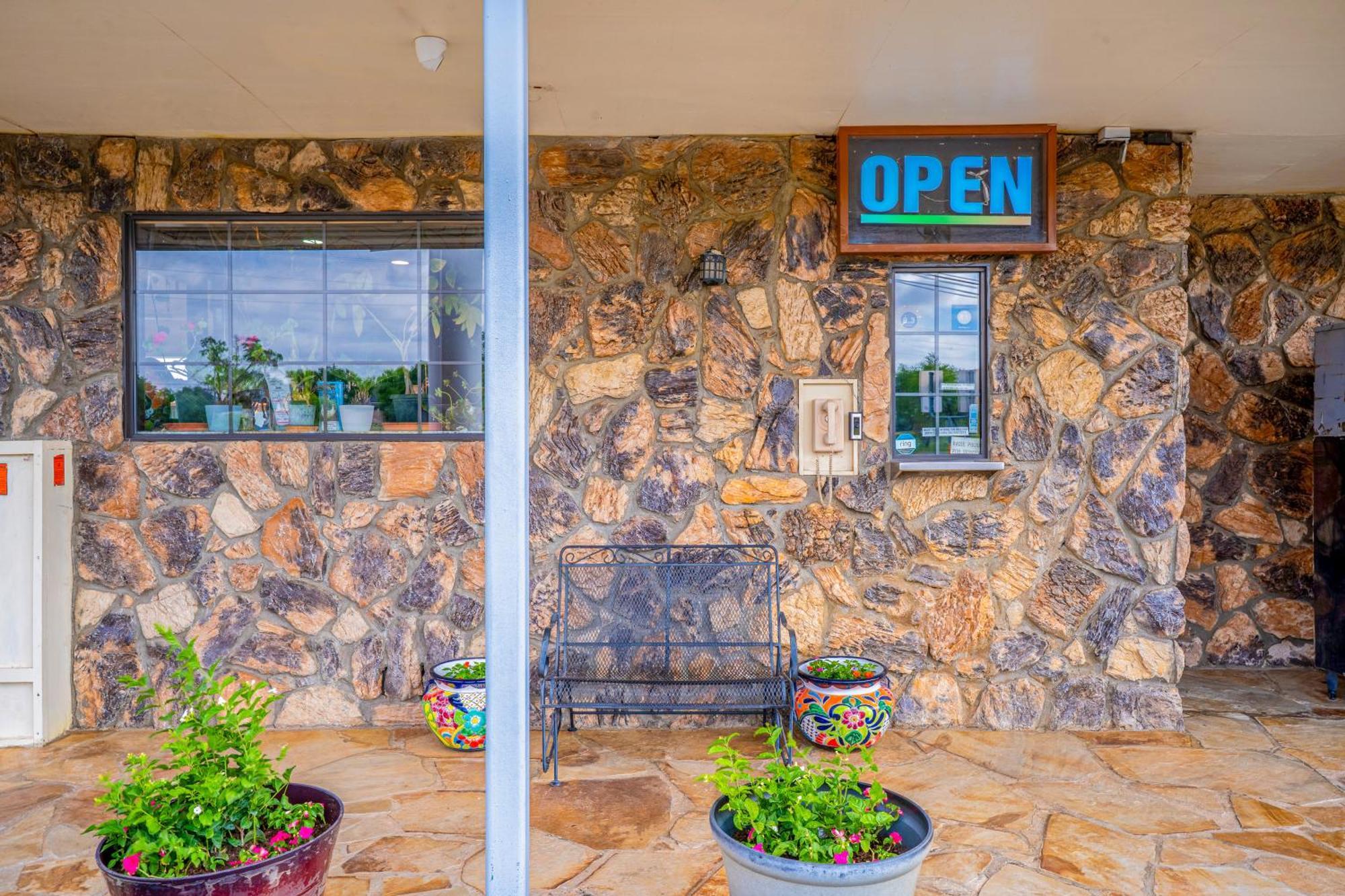 Purple Sage Motel Snyder Extérieur photo